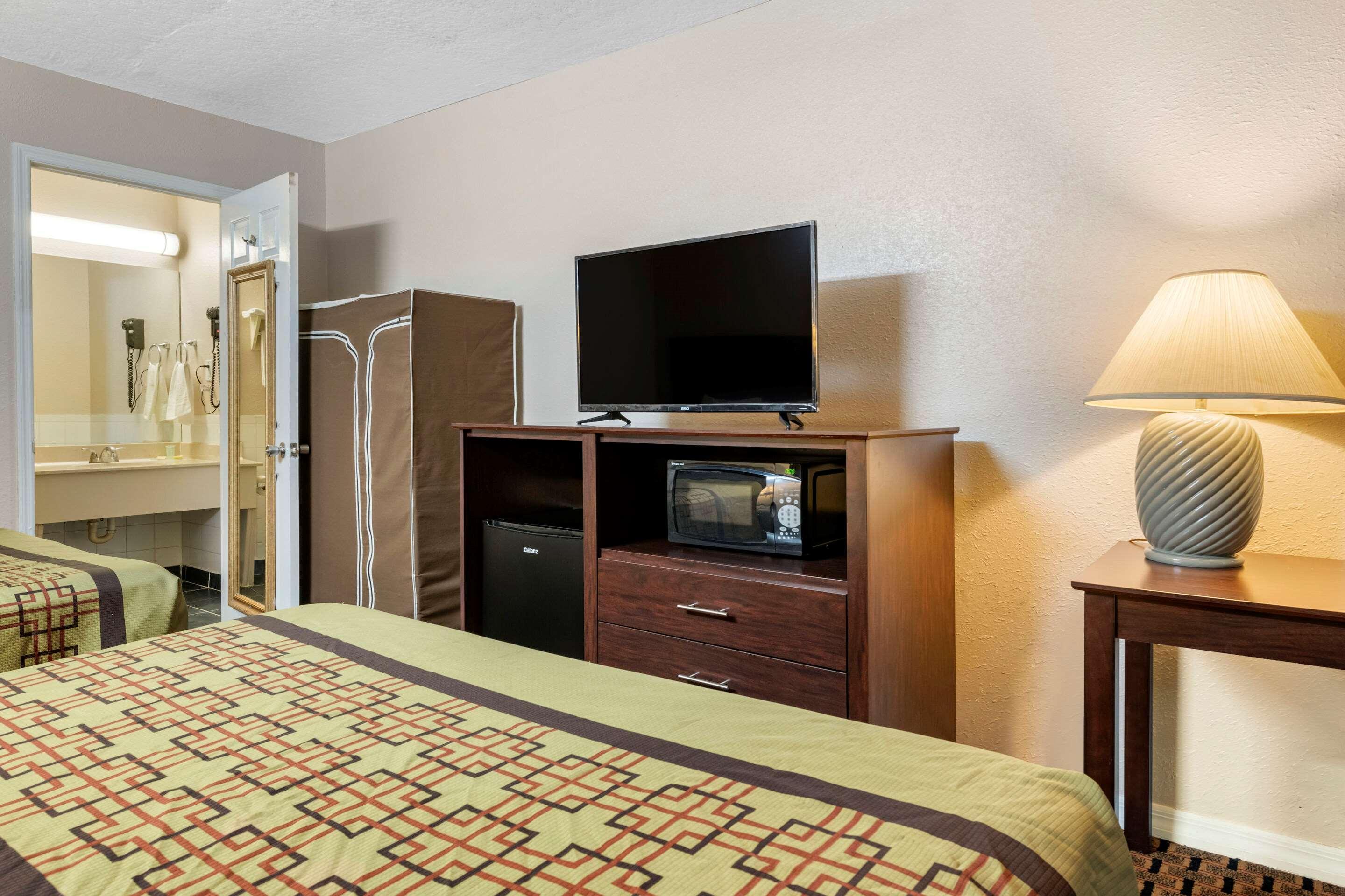 Rodeway Inn New Port Richey Exterior photo