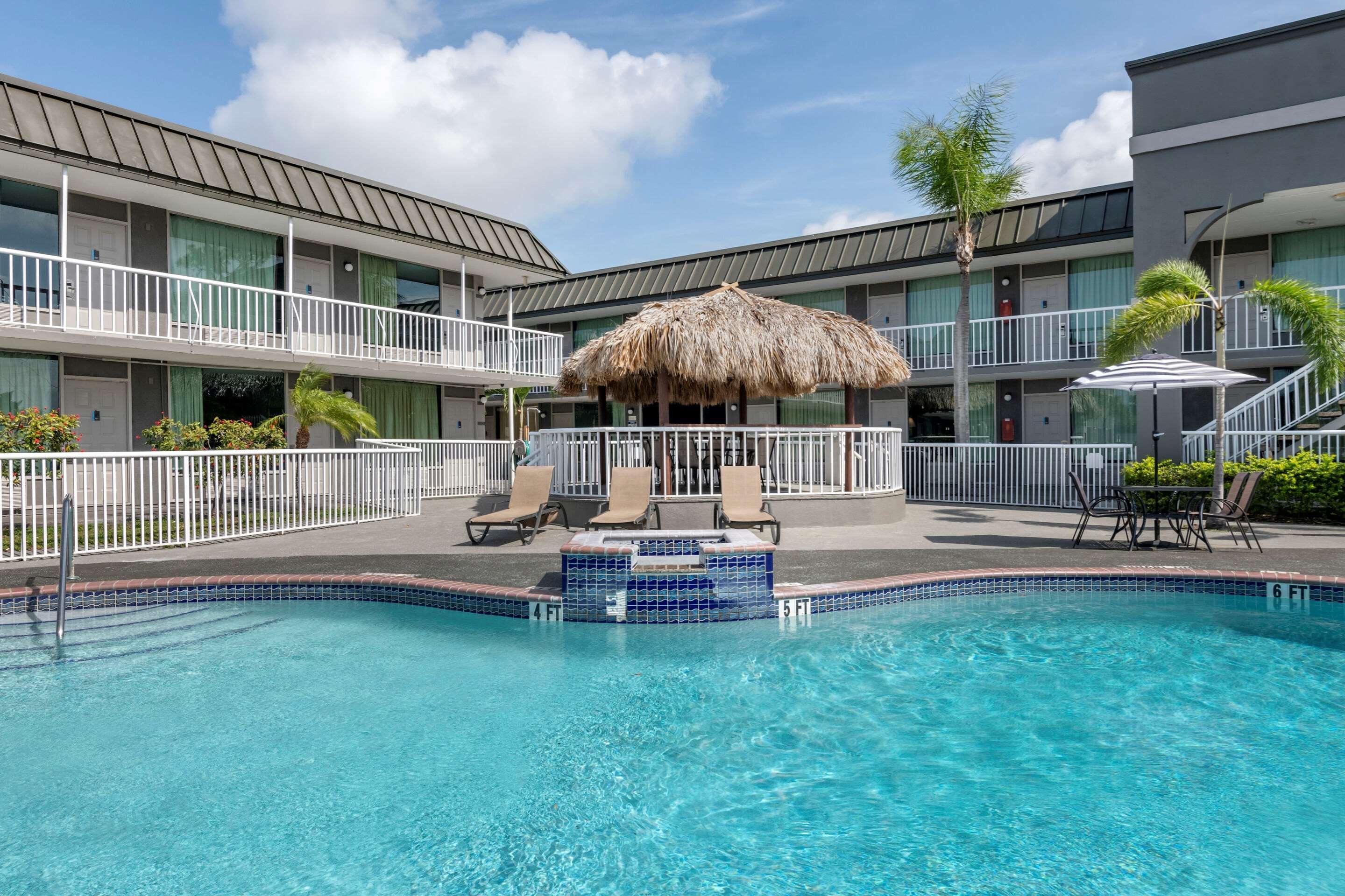 Rodeway Inn New Port Richey Exterior photo