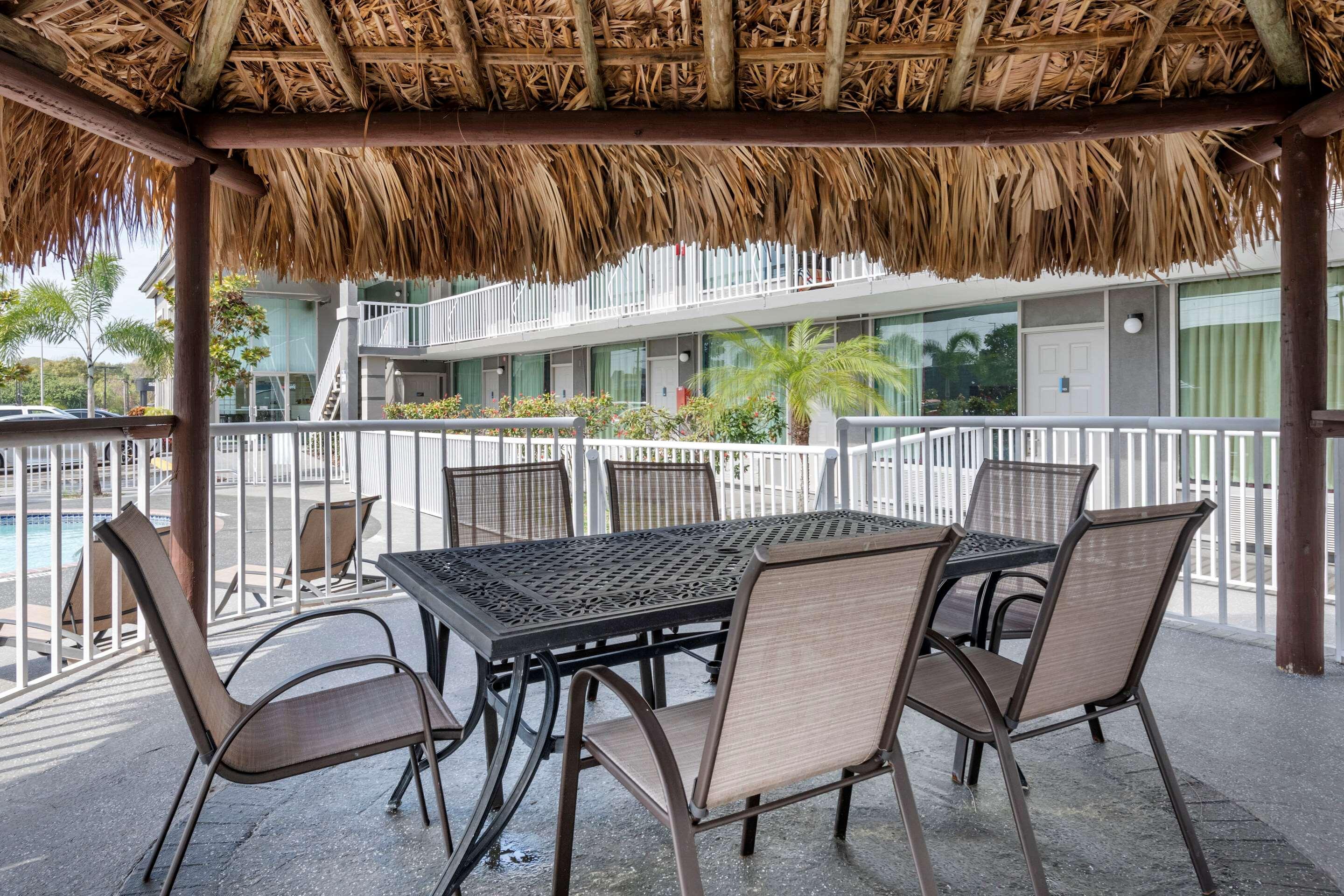 Rodeway Inn New Port Richey Exterior photo