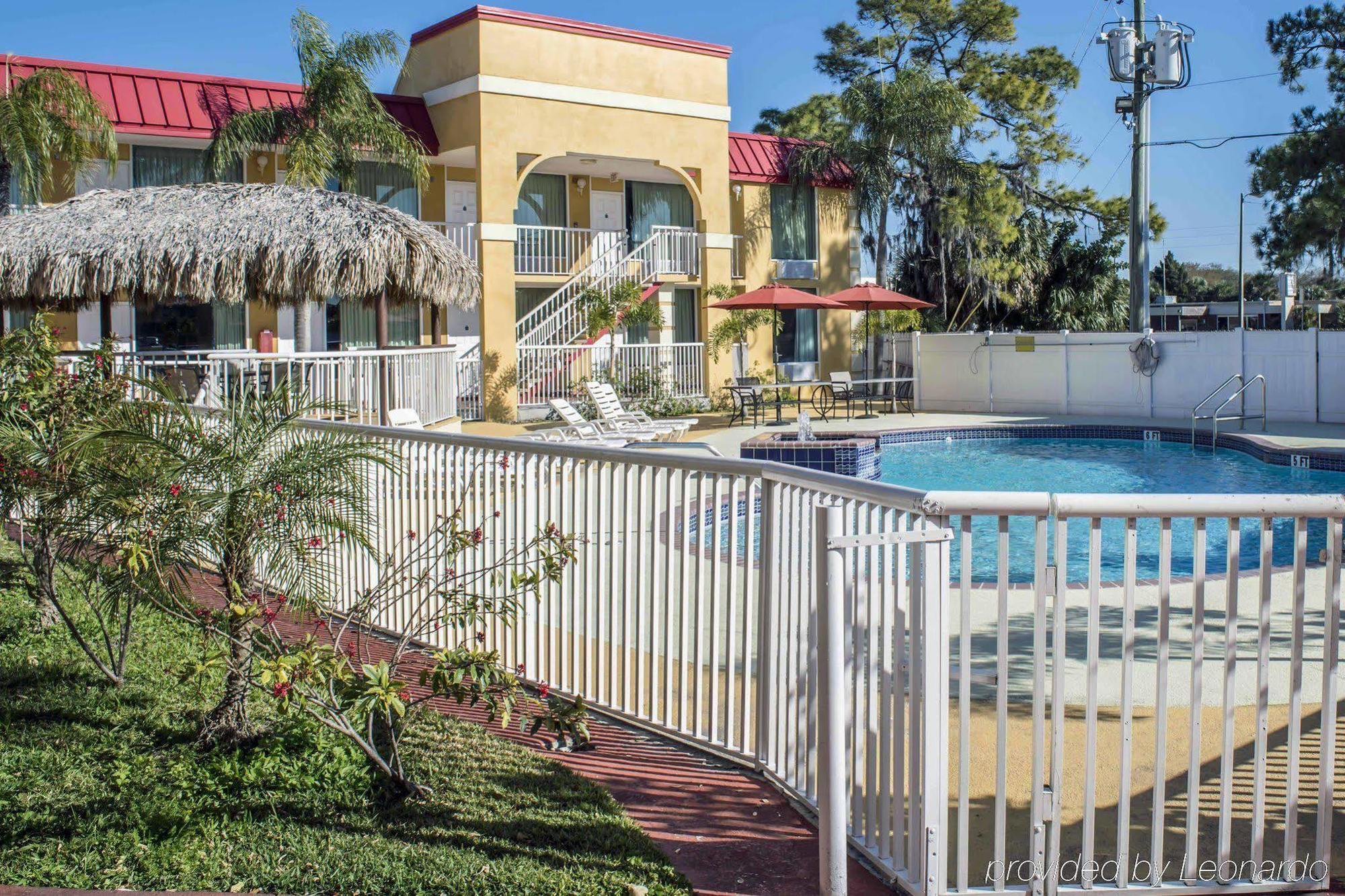 Rodeway Inn New Port Richey Exterior photo